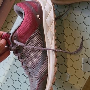 Womens size 8 New Balance trail shoe